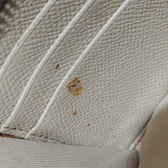 Coach Brown Leather Zip Wallet – Dual-Tone Design - Gold Logo | Sleek & Stylish - Picture 15 of 15